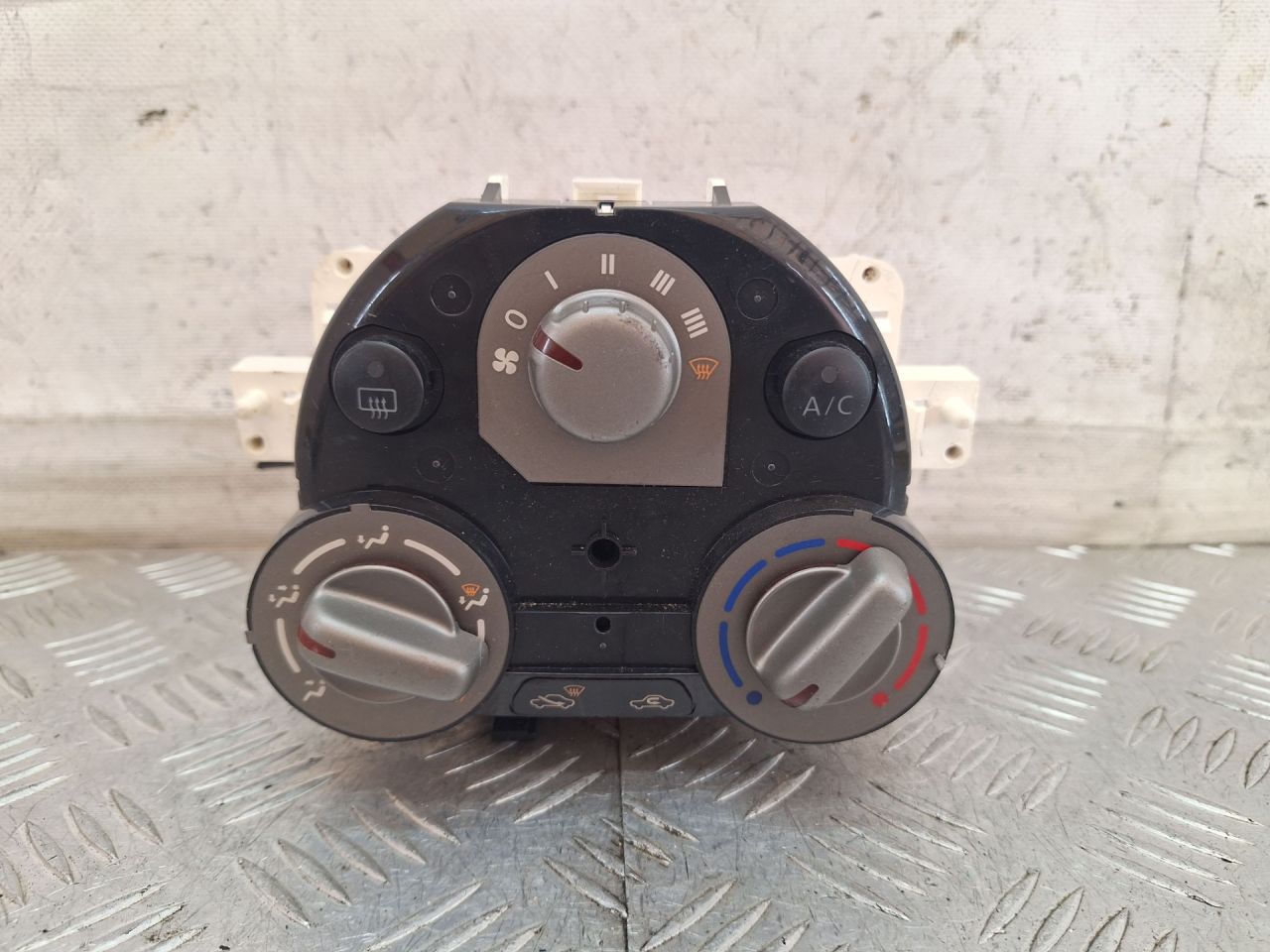 блок управления печки / климат-контроля Nissan Micra 4 поколение (K13) 2011, 1.2 л., HR12DE, бензин, МКПП, хетчбэк 5 дв., передний привод, 2751C1HH1Z, BZ700266 - фото №1