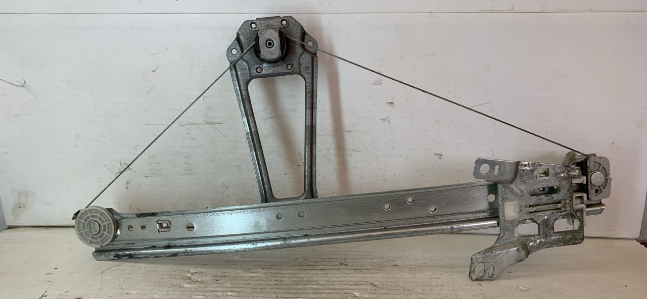 стеклоподъемник задний правый Mercedes-Benz A-Класс W168 2001, 1.7 л., дизель, МКПП, хетчбэк 5 дв. - фото №1