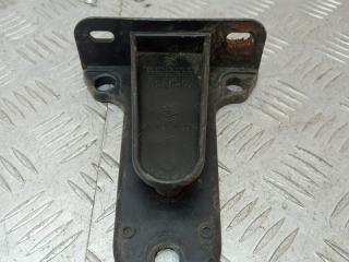 крепление бампера Renault Safrane 1 поколение [рестайлинг] 1997, 2.0 л., N7Q 710, бензин, МКПП, хетчбэк 5 дв., передний привод, 7700846674