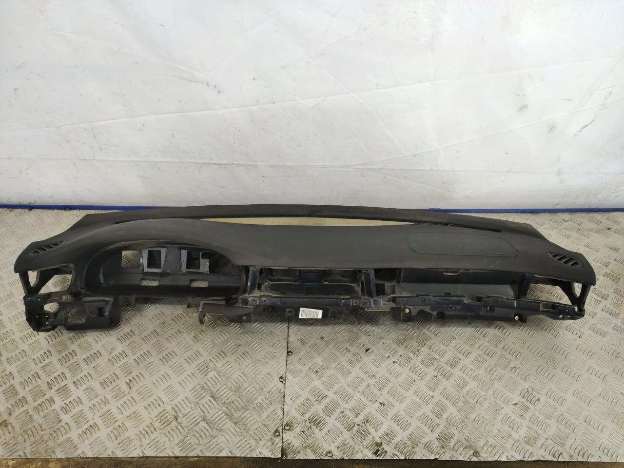 панель передняя салона (торпедо) Lancia Thesis 1 поколение 2005, 2.4 л., 841 D.000, бензин, МКПП, темно-синий, седан, передний привод, L617301110007, P205IQ324 - фото №1