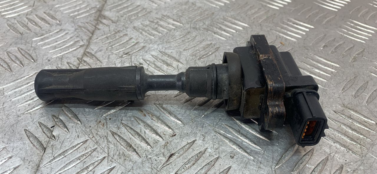 катушка зажигания Suzuki Vitara 1 поколение 1993, 2.0 л., бензин, МКПП, кабриолет, 33410-77E2 - фото №1