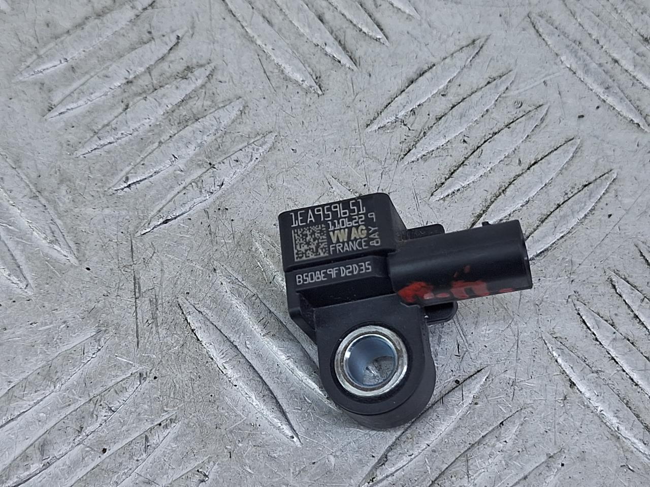 датчик удара Volkswagen Caddy 5 поколение 2022, бежевый, фургон, передний привод, 1EA959651 - фото №1