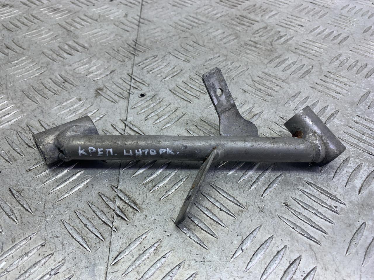 кронштейн (крепление) впускного коллектора Volkswagen Caddy 5 поколение 2022, бежевый, фургон, передний привод, 05L129729B - фото №1