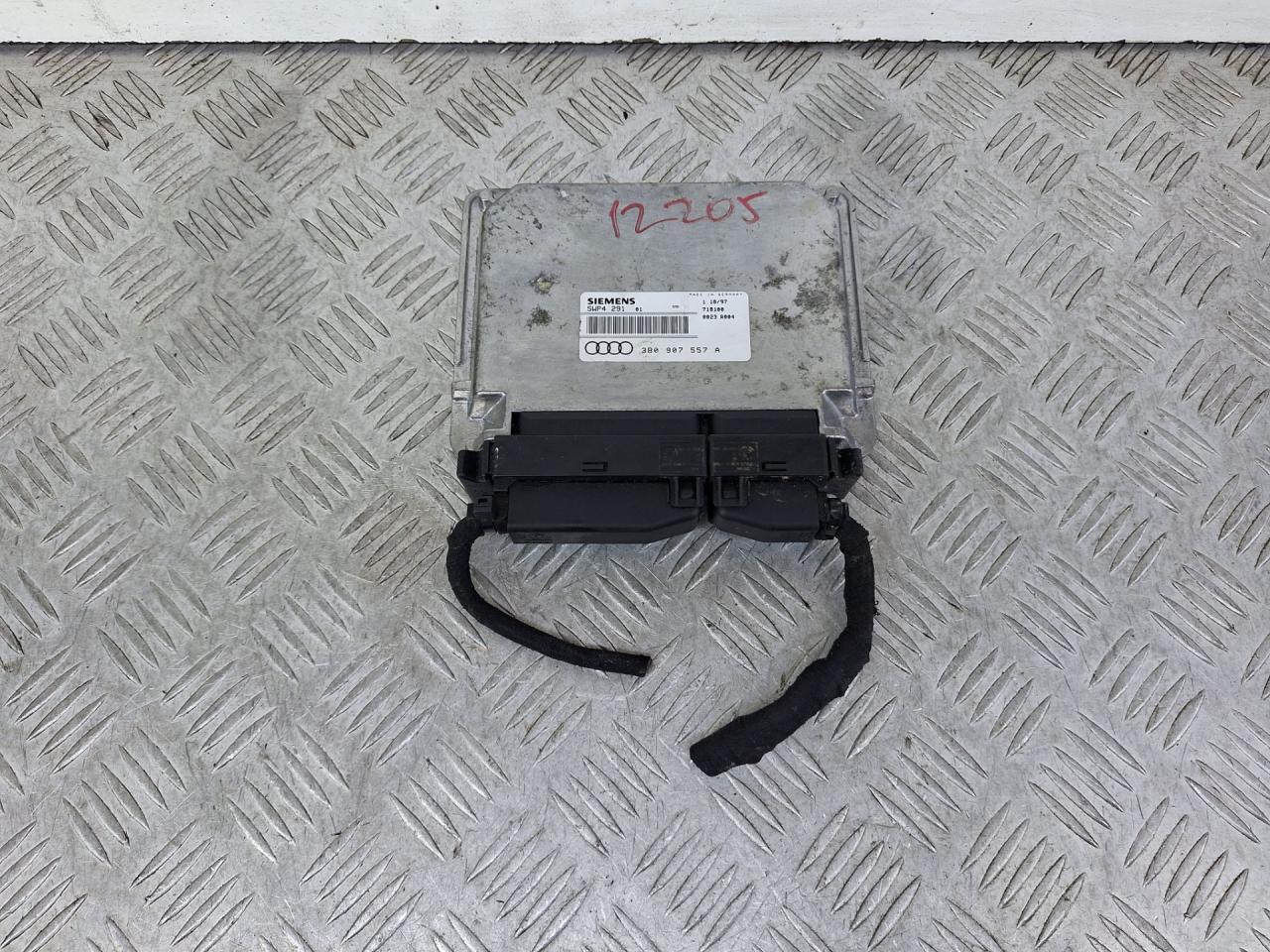 блок управления двигателем Audi A4 B5 1997, 1.6 л., AHL, бензин, МКПП, универсал, 3B0907557A, 5WP429101 - фото №1