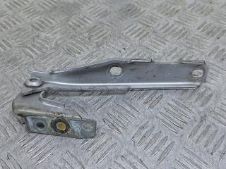 петля капота левая Audi A6 4B/C5 [рестайлинг] (2001 - 2004), 2.4 л., BDV, бензин, МКПП, универсал, 4B0823301D