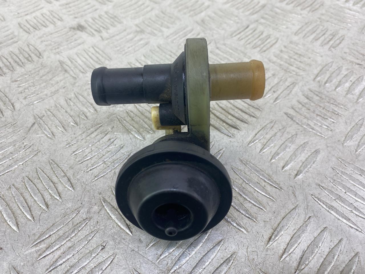 кран отопителя (печки) Volkswagen Passat B5 2000, 1.9 л., дизель, зеленый, универсал, передний привод, 4A0819809 - фото №1