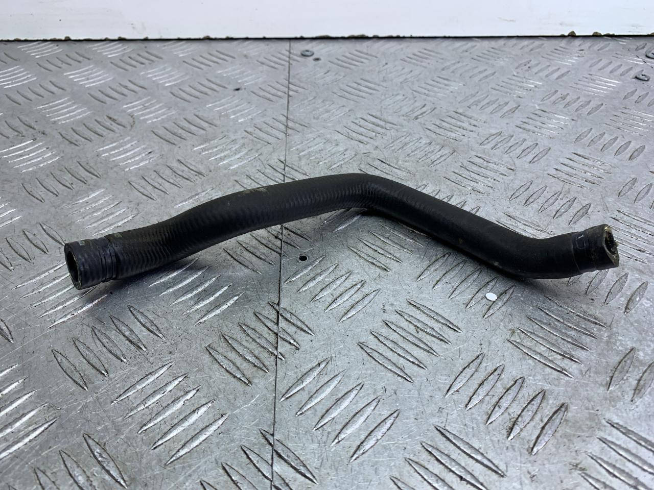 трубка вентиляции картерных газов Audi A4 B7 2006, 1.8 л., BFB, бензин, МКПП, универсал, 06B103224C - фото №1