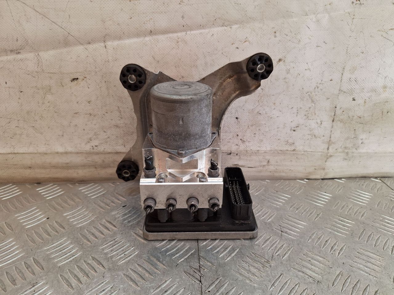 блок ABS BMW 5 серия G30/G31 2020, 34516887497, DS688749701 - фото №1