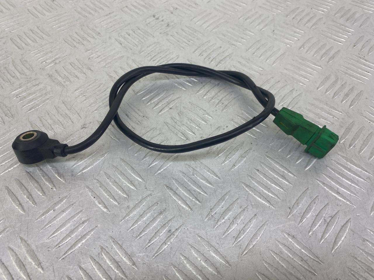 датчик детонации Volkswagen Passat B5 1999, 1.8 л., APT, бензин, 5МКПП, зеленый, универсал, передний привод, 054905377H - фото №1