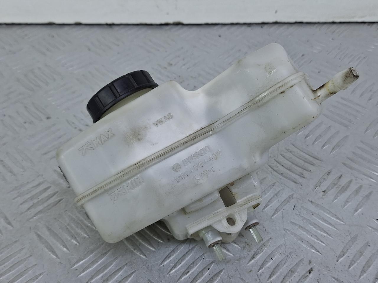 бачок тормозной жидкости Volkswagen Caddy 5 поколение 2022, бежевый, фургон, передний привод, 02048644P7 - фото №1