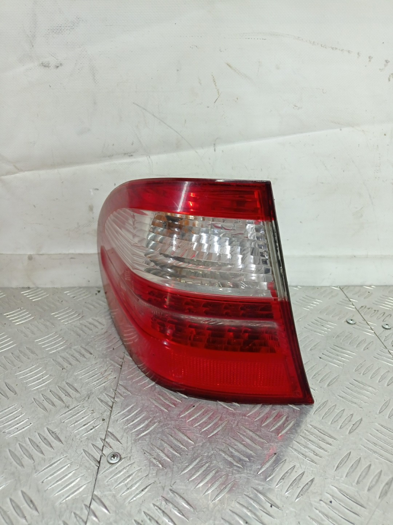 фонарь задний левый Mercedes-Benz E-Класс W211/S211 2004, 3.2 л., OM 648.961, дизель, АКПП, черный, универсал, задний привод, A2118201564 - фото №1