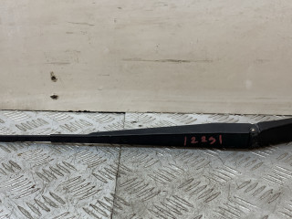 щеткодержатель (поводок стеклоочистителя, дворник) Nissan Micra 4 поколение (K13) 2011, 1.2 л., HR12DE, бензин, МКПП, хетчбэк 5 дв., передний привод