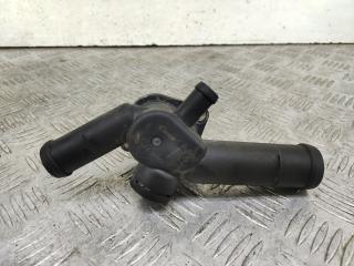 фланец (тройник) системы охлаждения Volkswagen Golf 4 поколение (1997 - 2006)