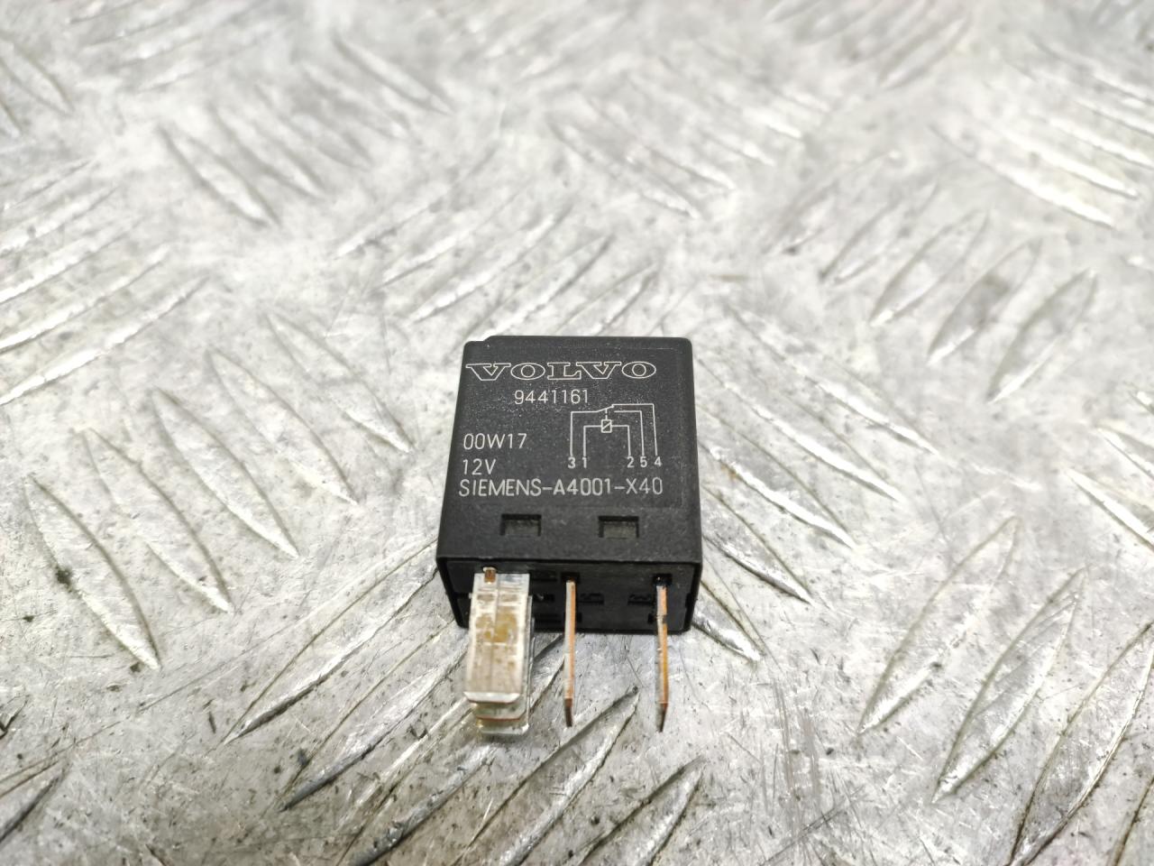 реле (прочие) Volvo V70 2 поколение 2001, 2.4 л., B 5244 T3, бензин, АКПП, серебро, универсал, полный привод, 9441161, V23074 - фото №1