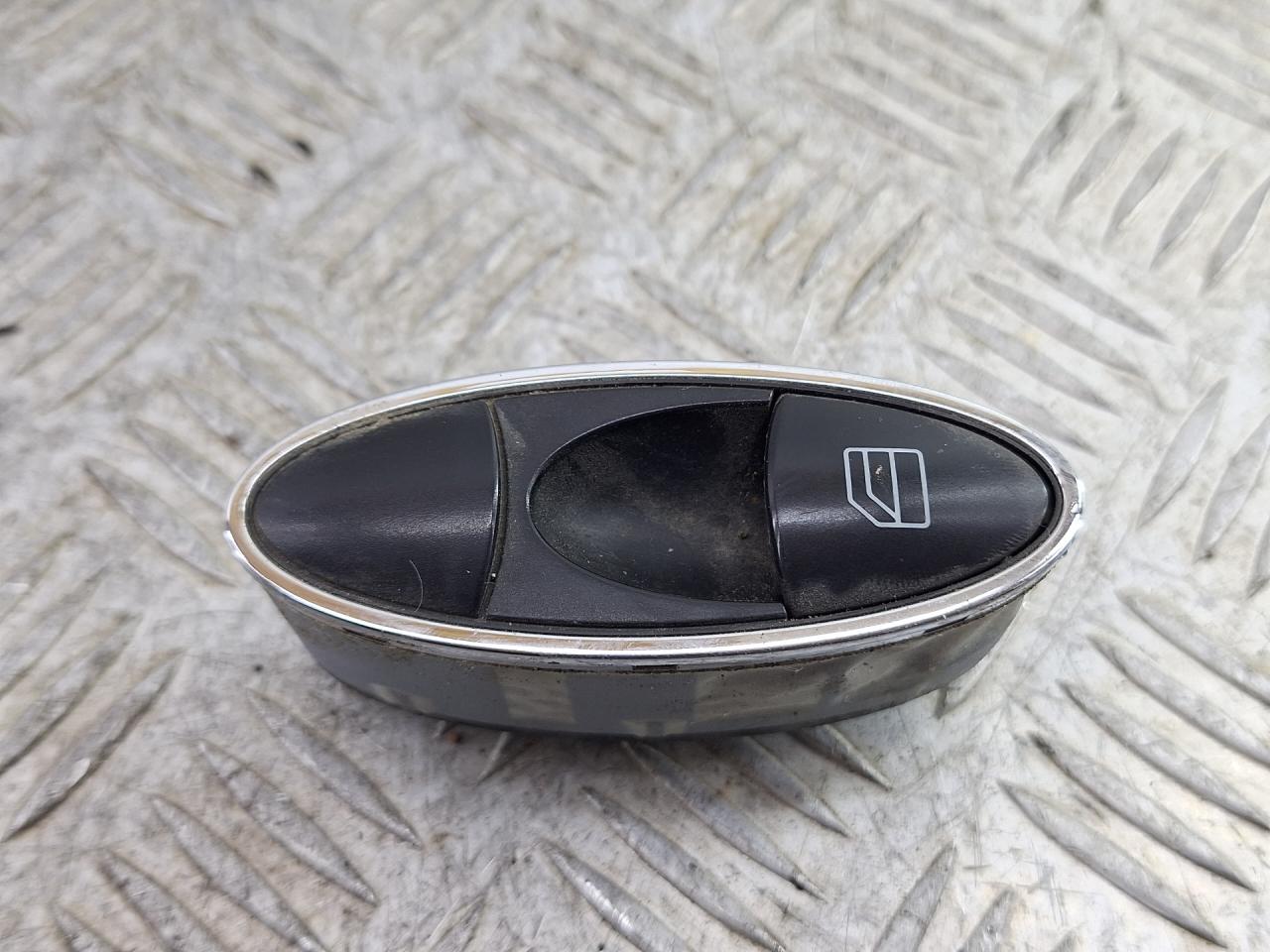 кнопка стеклоподъемника двери передней правой Mercedes-Benz E-Класс W211/S211 2004, 3.2 л., M 112.954, бензин, АКПП, серебро, универсал, задний привод, A2118211351 - фото №1