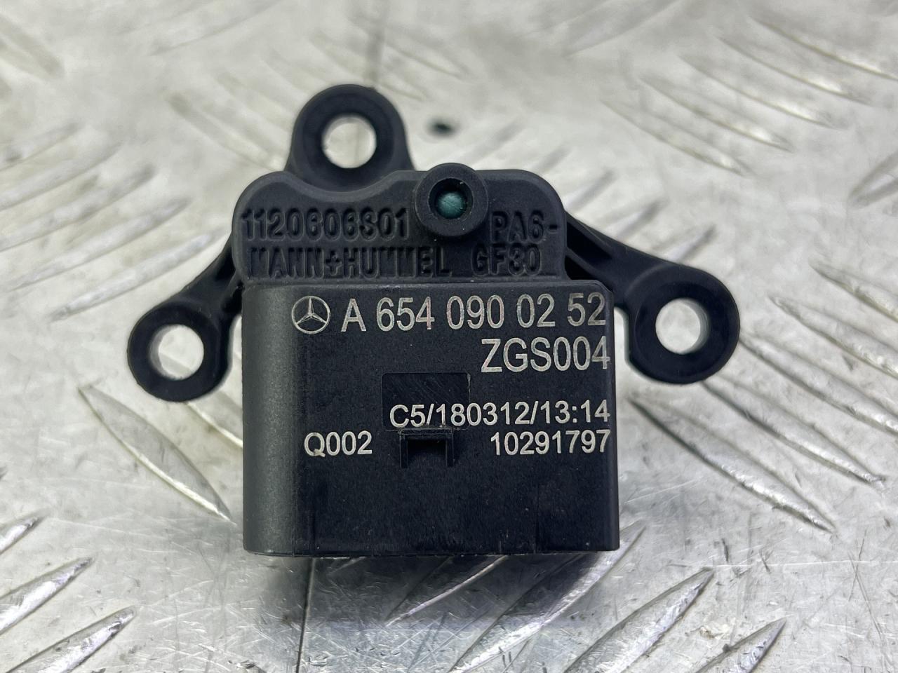 подогрев топливного фильтра Mercedes-Benz E-Класс W213/S213/C238/A238 (2016 - 2020), 2.0 л., OM 654.920, дизель, АКПП, серый, седан, задний привод - фото №1