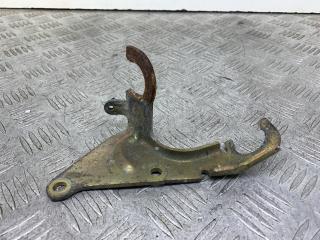 Кронштейн крепления троса КПП Ford Focus 1 поколение [рестайлинг] (2001 - 2005), 1.6 л., FYDD, бензин, МКПП, передний привод, XS4R7474AC