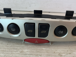 кнопка аварийной сигнализации Fiat Punto 2 поколение 2001, 1.2 л., 188 A4.000, бензин, МКПП, черный, хетчбэк 3 дв., передний привод