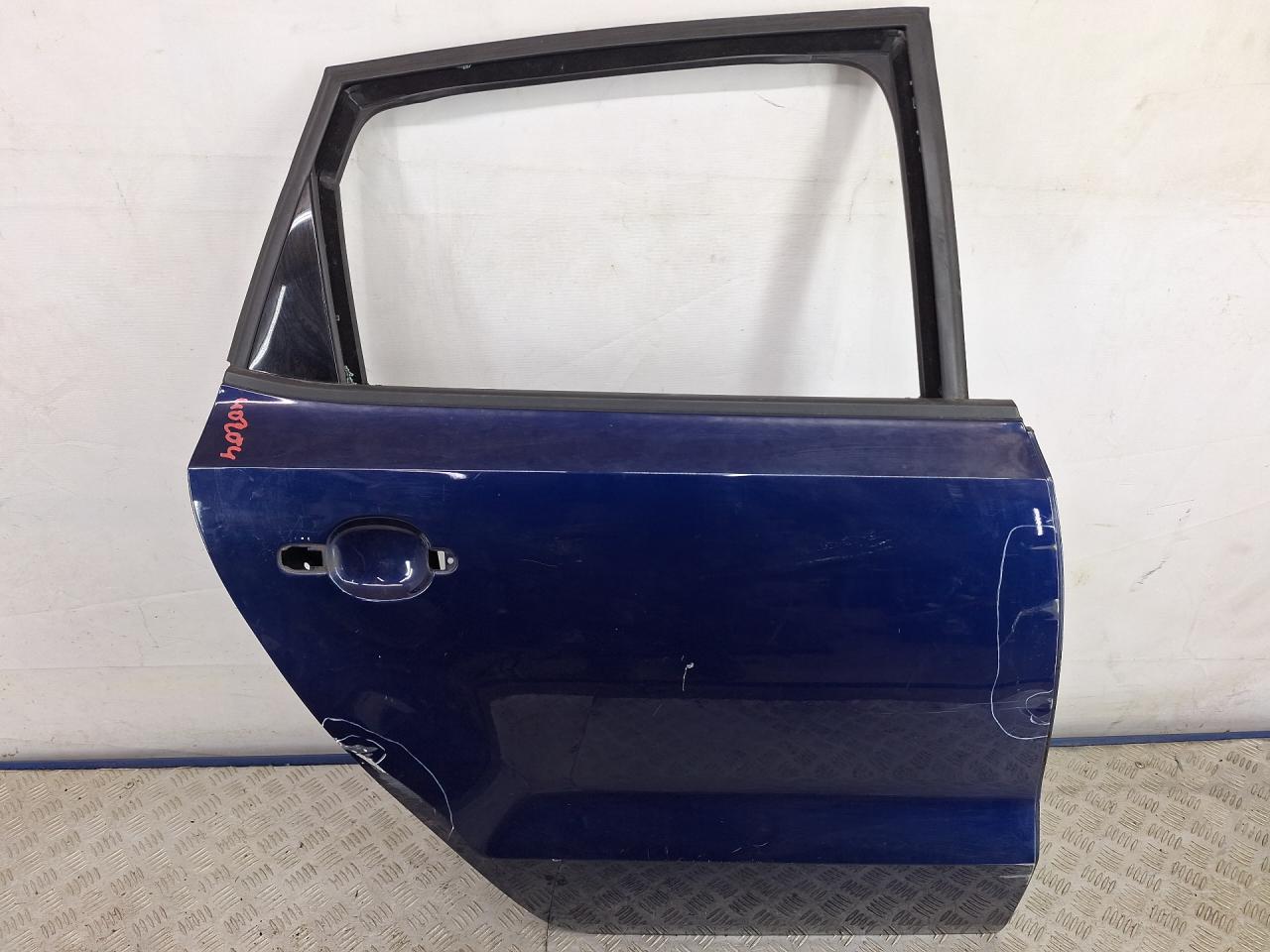 дверь задняя правая Volkswagen Polo 5 поколение 2011, 1.4 л., CGGB, бензин, 5МКПП, синий, хетчбэк 5 дв., передний привод - фото №1