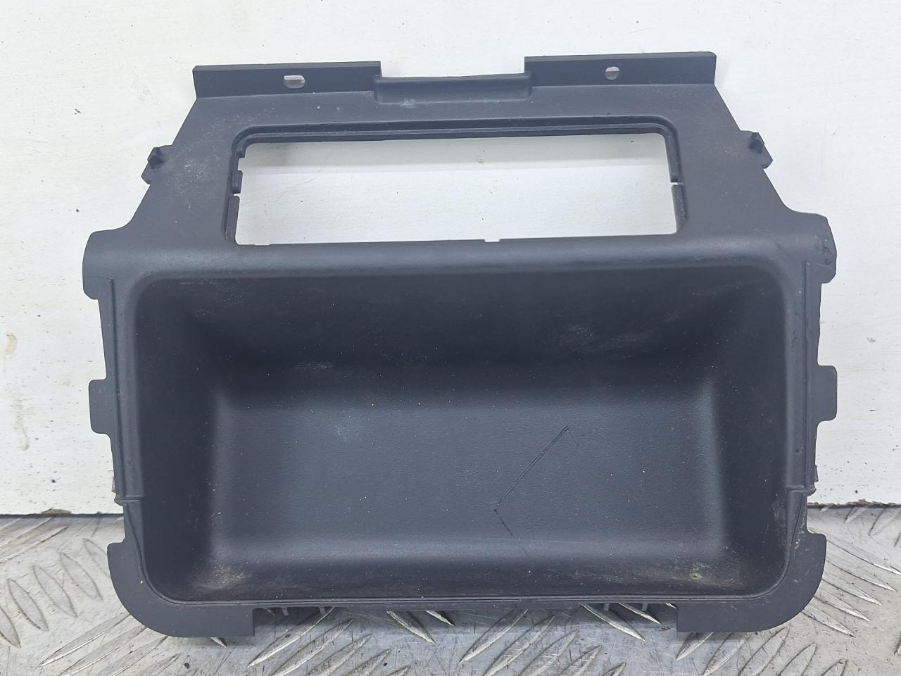 Задняя накладка центрального тоннеля Land Rover Discovery 3 поколение L319 2007, 2.7 л., 276DT, дизель, АКПП, серый, внедорожник 5 дв., полный привод, FHM500021 - фото №1