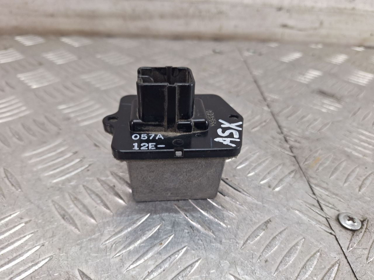 сопротивление печки Mitsubishi ASX 1 поколение 2012, 057A12E - фото №1