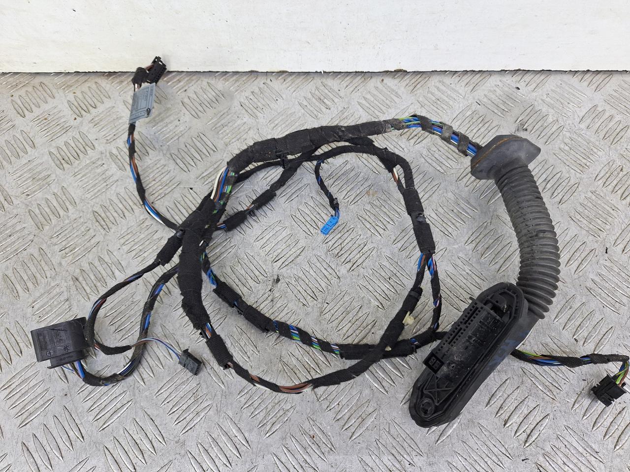 дверная проводка BMW 3 серия E90/E91/E92/E93 2005, 2.5 л., N52 B25 AF, бензин, МКПП, серый, седан, задний привод, 693821804 - фото №1