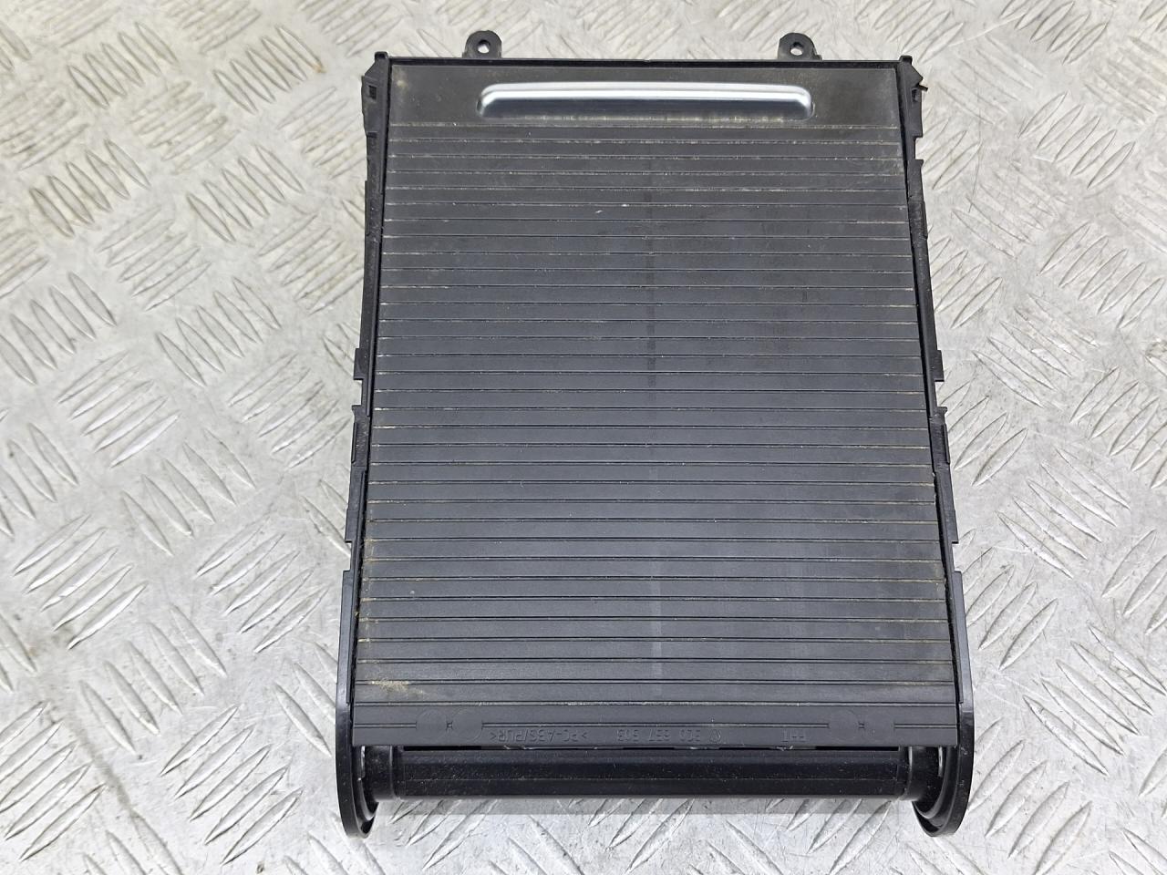 подстаканник Volkswagen Passat B6 2008, 1.8 л., BZB, бензин, 6МКПП, черный, универсал, передний привод, 3C1863241CG - фото №1