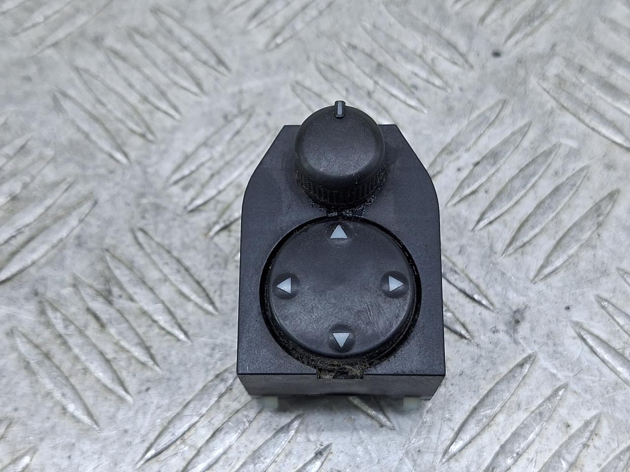 джойстик регулировки зеркал Audi A4 B5 1997, 1.6 л., AHL, бензин, МКПП, универсал, 8D0959565A - фото №1