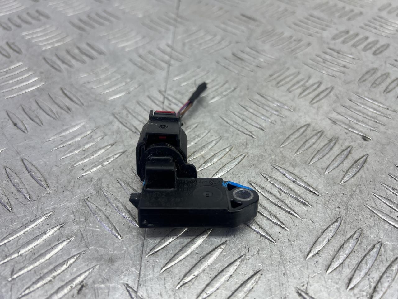 Датчик педали тормоза (лягушка) Audi A4 B9 2017, 1.4 л., CVNA, бензин, 6МКПП, темно-синий, универсал, передний привод, 1K0945459C - фото №1