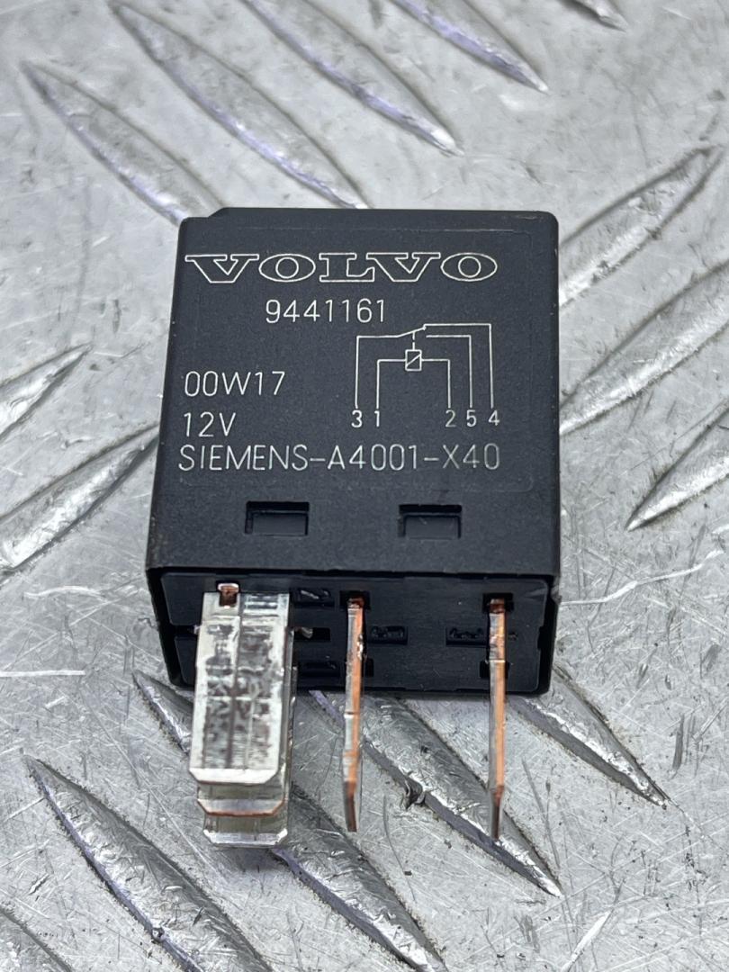 реле (прочие) Volvo V70 2 поколение 2001, 2.4 л., B 5244 T3, бензин, АКПП, серебро, универсал, полный привод, 9441161 - фото №1