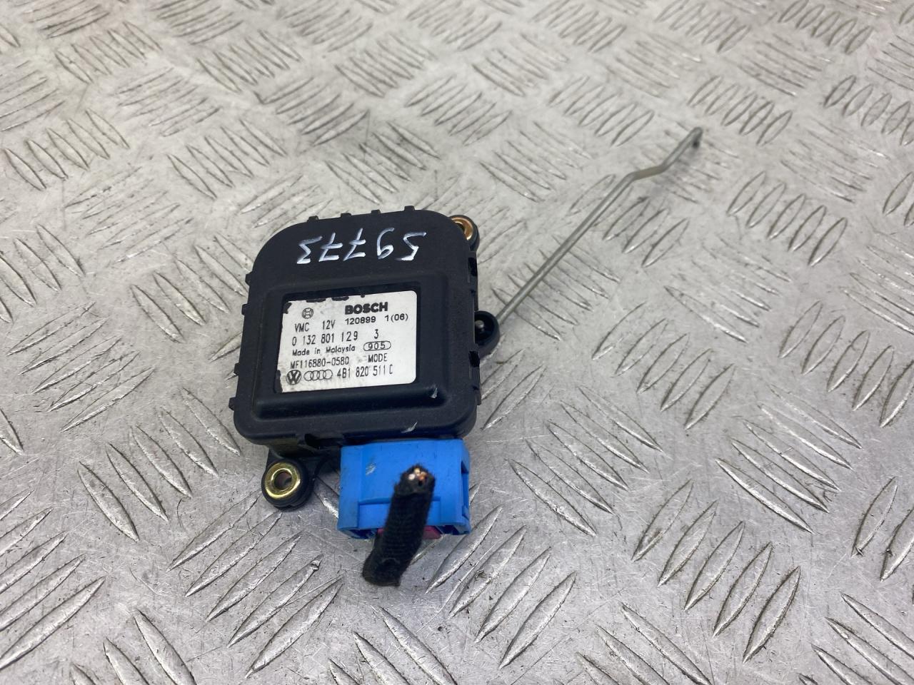 моторчик заслонки печки Audi A6 4B/C5 1999, 2.5 л., AKN, дизель, МКПП, бирюзовый, универсал, передний привод, 0132801129, 4B1820511C, 120899106, MF116880080 - фото №1