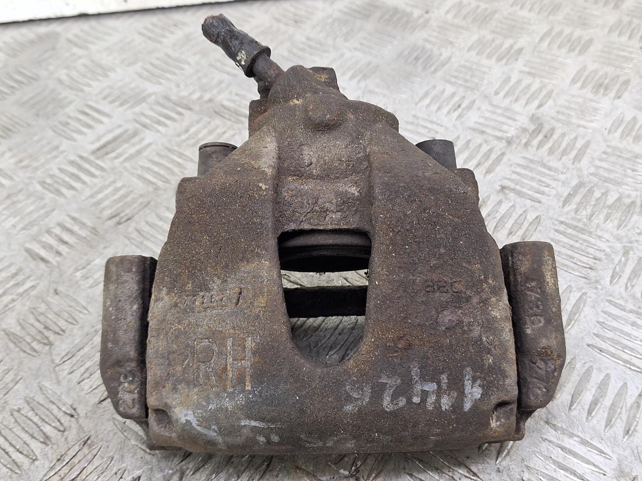 суппорт передний правый Ford Focus 2 поколение 2008, 1.6 л., G8DB, дизель, МКПП, красный, универсал, передний привод - фото №1