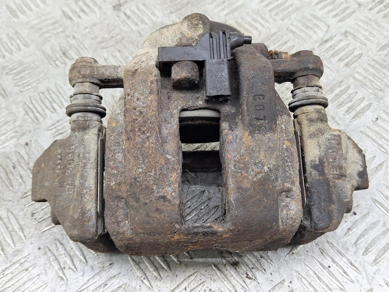 суппорт передний правый Mercedes-Benz A-Класс W169 2005, 1.7 л., M 266.940, бензин, МКПП, минивэн, передний привод - фото №1