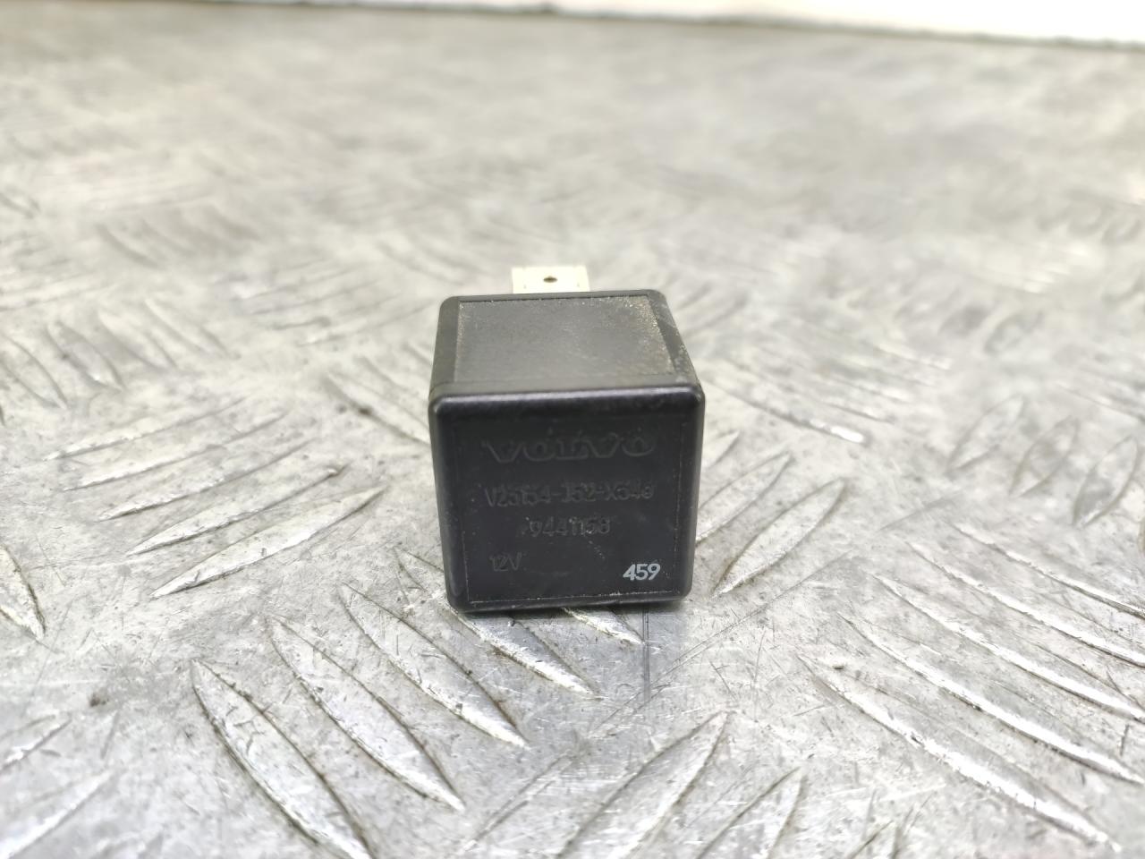 реле (прочие) Volvo V70 2 поколение 2001, 2.4 л., B 5244 T3, бензин, АКПП, серебро, универсал, полный привод, 9441158, V23134152X346 - фото №1