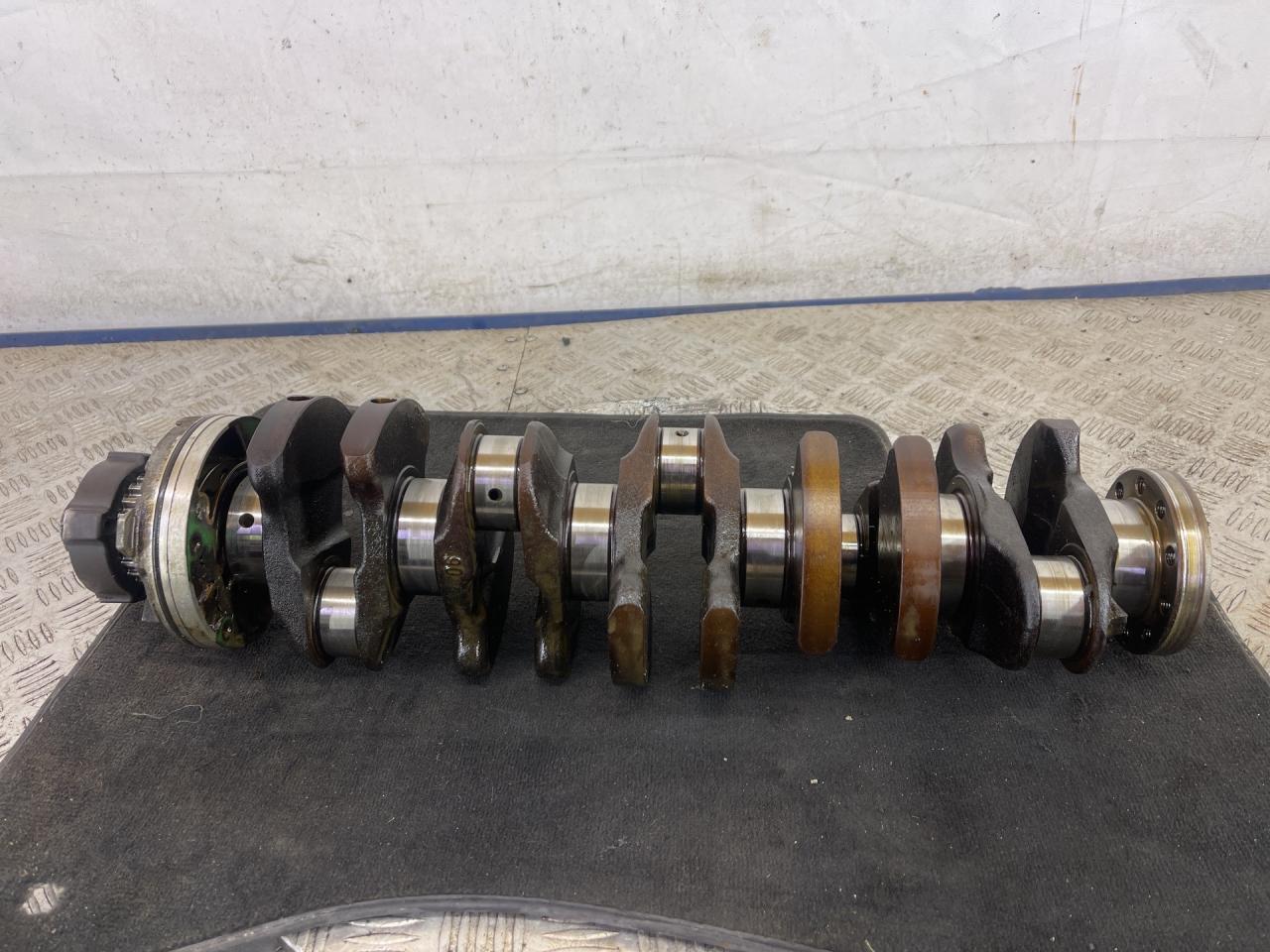 коленвал Volvo V70 2 поколение 2001, 2.4 л., B 5244 T3, бензин, АКПП, серебро, универсал, полный привод - фото №1