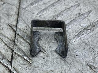 крепление форсунки Audi A6 4B/C5 1999, 1.8 л., AQE, бензин, МКПП, красный, седан