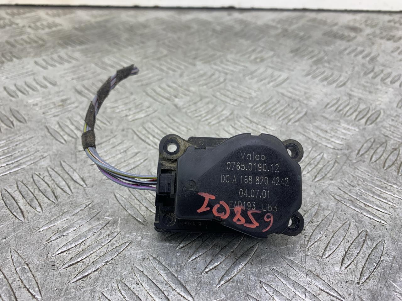моторчик заслонки печки Mercedes-Benz A-Класс W168 (1997 - 2001), A1688204242 - фото №1