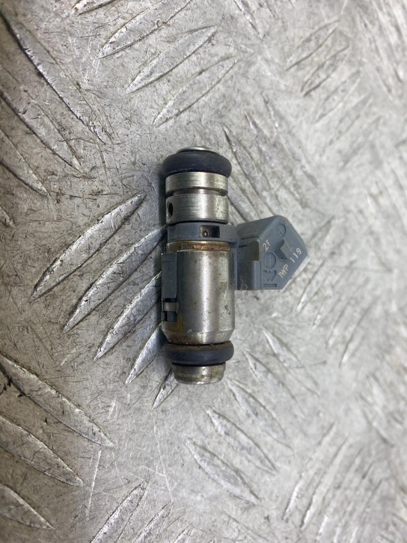 форсунка Ford Fiesta 5 поколение 2003, 2N1U9F593KA - фото №1