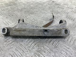 кронштейн (крепление) Volkswagen Golf 4 поколение (1997 - 2006), 06A129723D