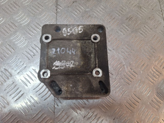 кронштейн компрессора кондиционера Peugeot 206 1 поколение [рестайлинг] 2006, 1.4 л., KFW (TU3JP), бензин, МКПП, черный, хетчбэк 3 дв., передний привод, 9656881780