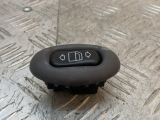 кнопка стеклоподъемника двери задней правой Mercedes-Benz A-Класс W168/V168 [рестайлинг] 2002, 1.9 л., M 166.990, бензин, МКПП, красный, минивэн, передний привод, 2108208210