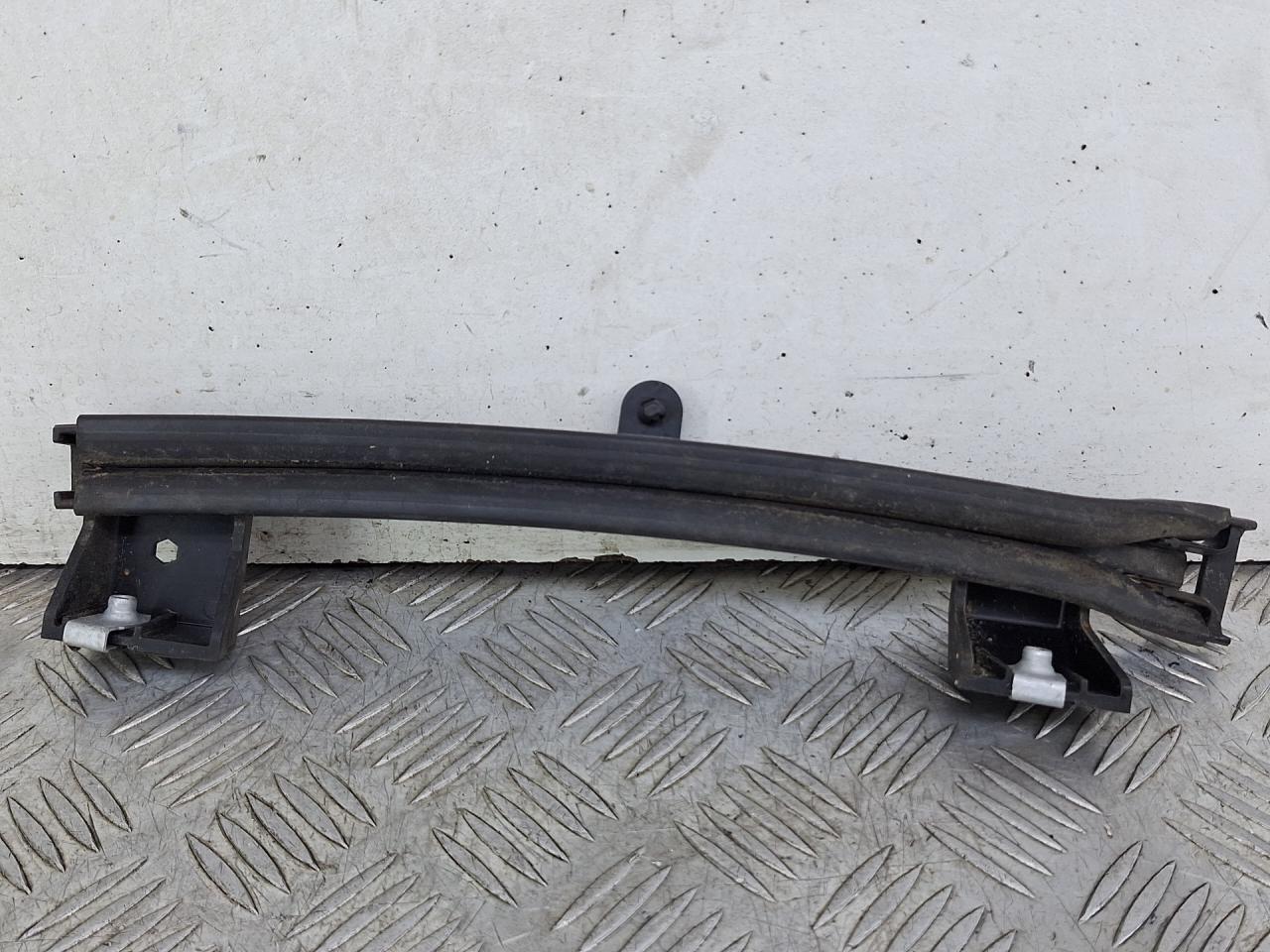 направляющая стекла задней правой Opel Insignia 2 поколение (B) 2018, 2.0 л., дизель, АКПП, белый, хетчбэк 5 дв., полный привод, 422178561, 39107274 - фото №1