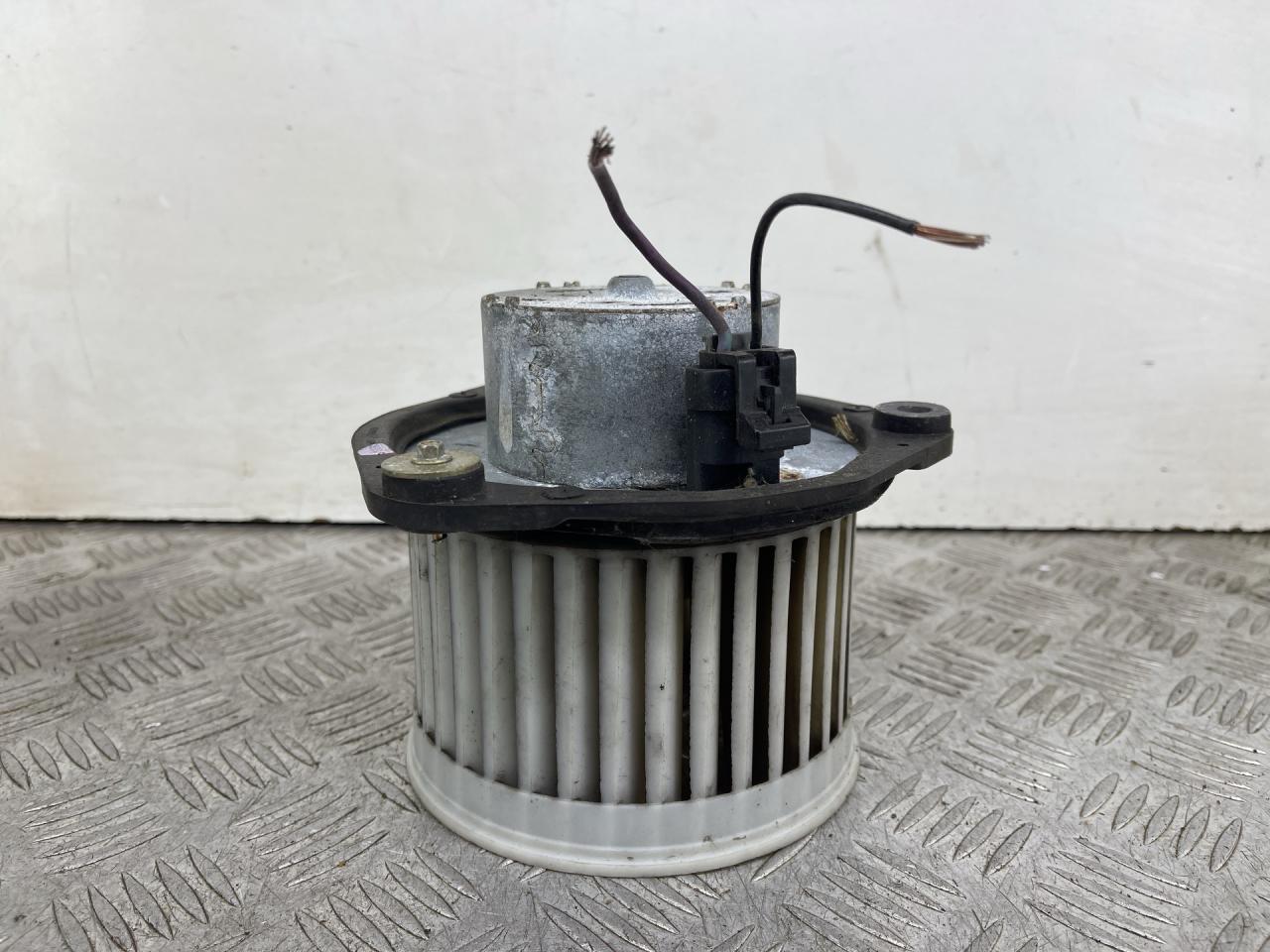 моторчик печки Chevrolet Alero 1 поколение 2000, 2.4 л., бензин, АКПП, красный, седан, передний привод, 22136259, 29800B - фото №1