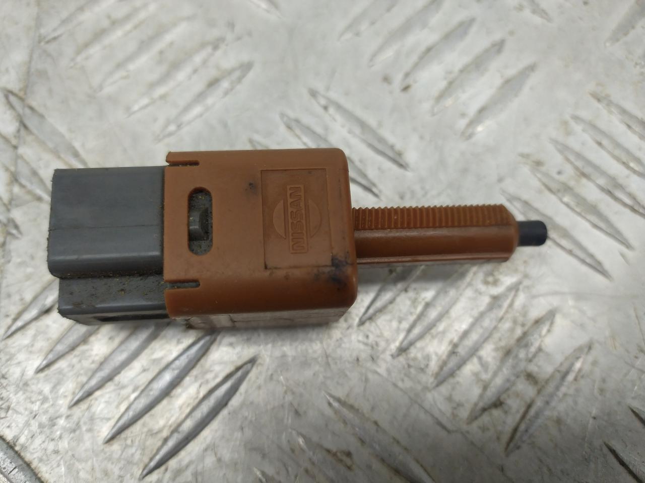 Датчик педали тормоза (лягушка) Nissan Qashqai 1 поколение (2006 - 2010) - фото №1