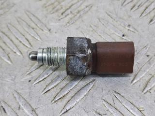 датчик заднего хода (лягушка) Skoda Fabia 1 поколение (6Y) (1999 - 2004), 1.2 л., CBZA, бензин, МКПП, серый, универсал, передний привод, 02T945415P