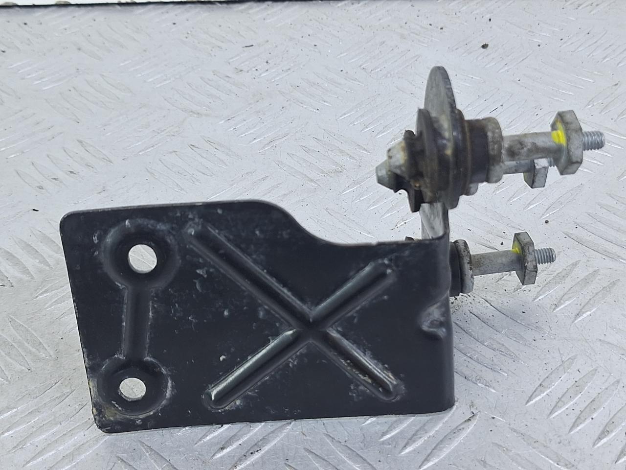 Кронштейн блока ABS Skoda Fabia 1 поколение (6Y) (1999 - 2004), 1.2 л., CBZA, бензин, МКПП, серый, универсал, передний привод, 6R1614235 - фото №1