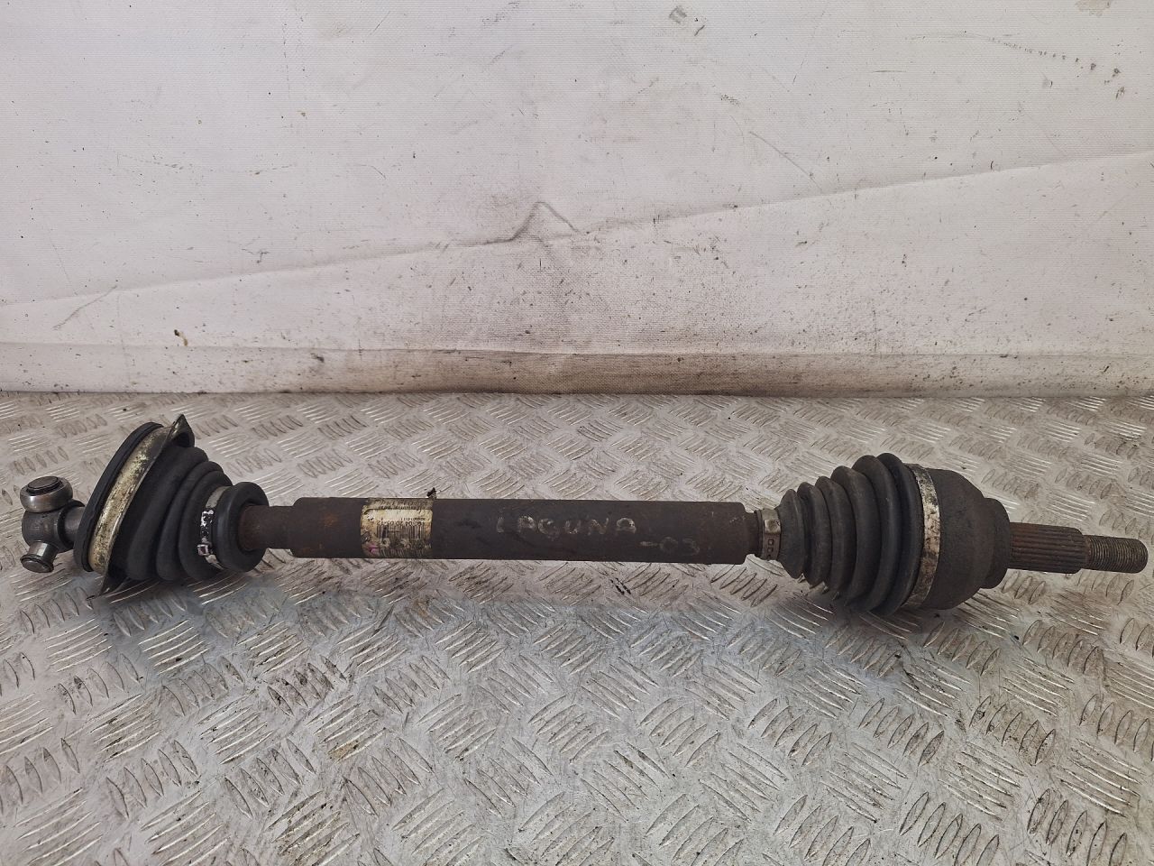 полуось передняя левая (приводной вал, ШРУС) Renault Laguna 2 поколение (2001 - 2005), бензин, 8200014111 - фото №1