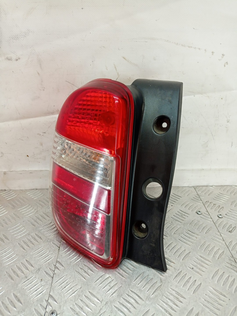 фонарь задний левый Nissan Micra 4 поколение (K13) 2011, 1.2 л., HR12DE, бензин, МКПП, хетчбэк 5 дв., передний привод, 89050366 - фото №1