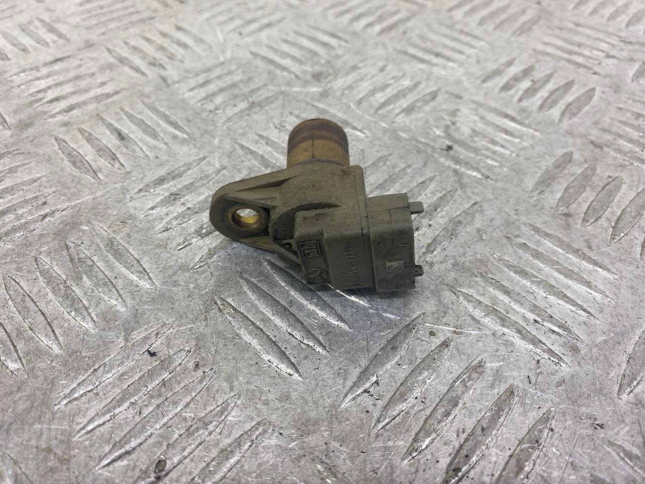 датчик распредвала Mercedes-Benz SLK-Класс R170 2000, 2.0 л., M 111.958, бензин, АКПП, черный, кабриолет, задний привод, A0041531328 - фото №1