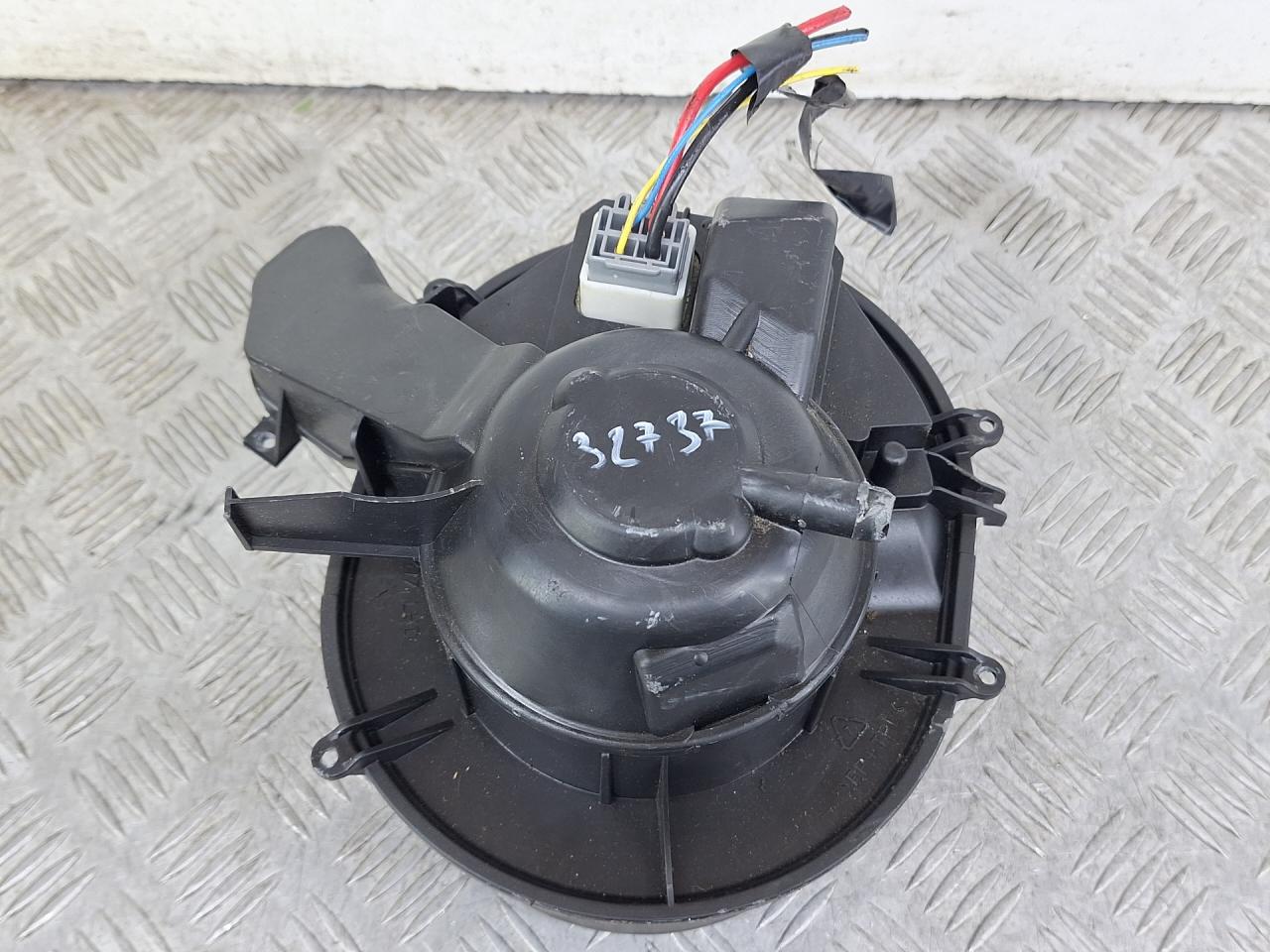 моторчик печки Volvo V70 2 поколение 2001, 2.4 л., B 5244 T3, бензин, АКПП, серебро, универсал, полный привод - фото №1